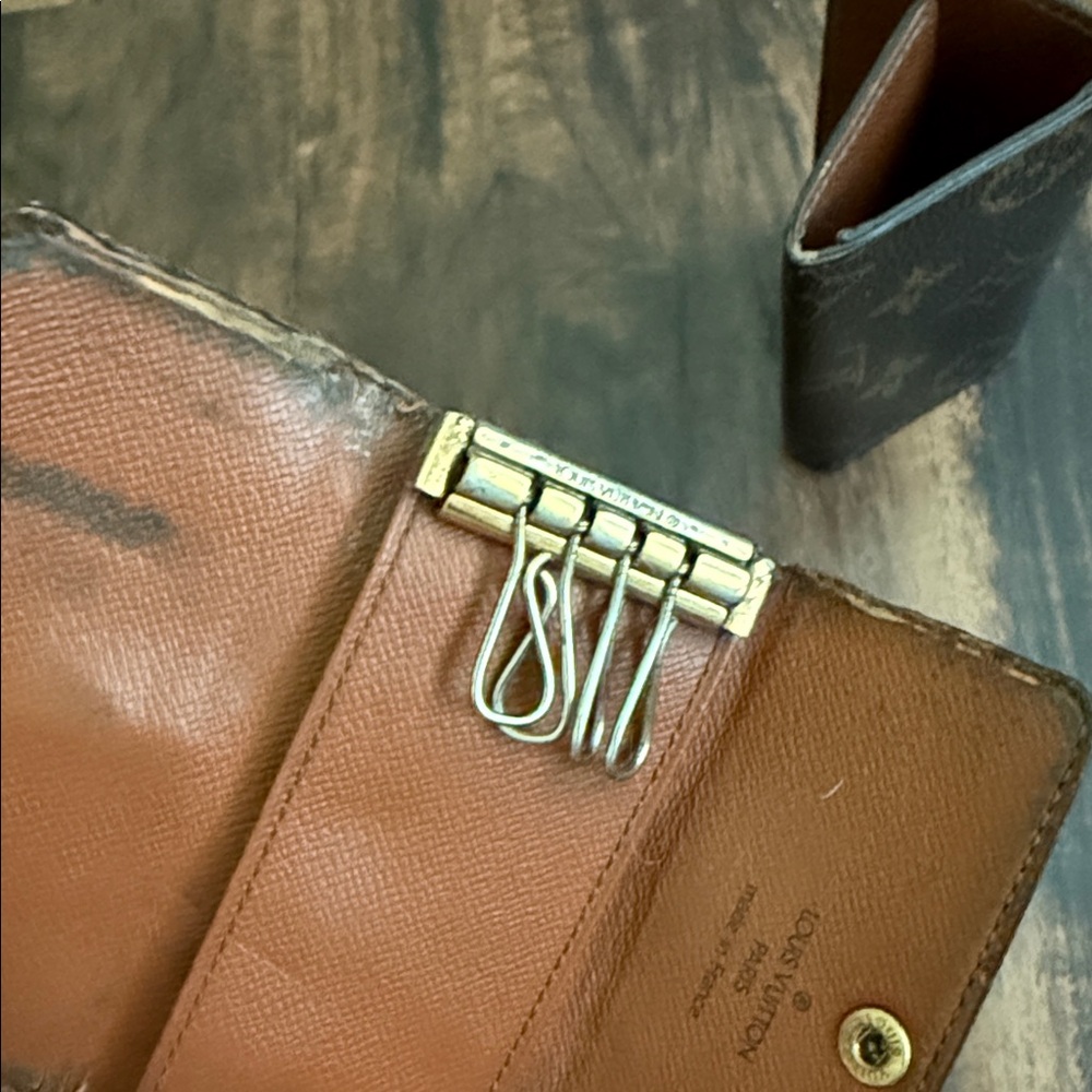 Louis Vuitton 4 key case (bundle) - Picture 6 of 8